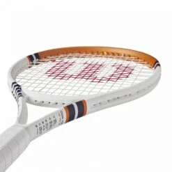 Raquette Wilson Clash 100 V2 Roland Garros 2023 (295g) 10 Raquette Wilson Clash 100 V2 Roland Garros 2023 (295g) -Magasin De Tennis De Sport raquette wilson clash 100 v2 roland garros 2023 295g 4